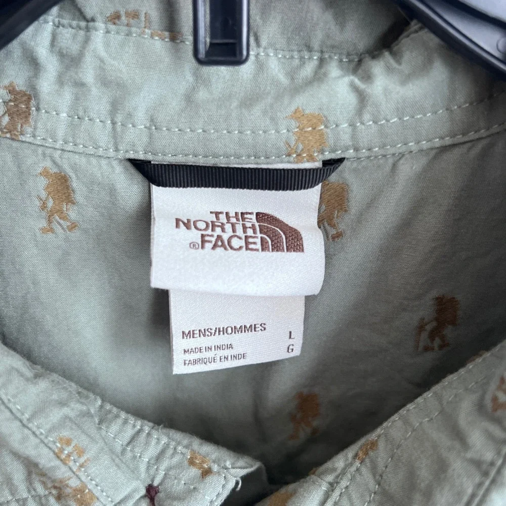 The North Face Mens Short Sleeve Button Up Shirt Green‎ Bigfoot Print Size Large